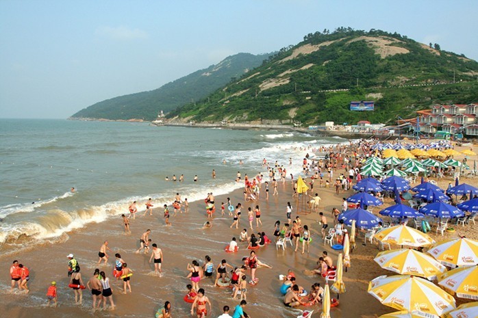 政府支持·连云港连岛海滨浴场免门票了!浪漫连岛+苏马湾+大沙湾一日游99元/人·送洗衣液一袋(2KG),送价值78元洋河酒1瓶